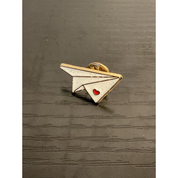 Vintage Paper Airplane Enamel Pin With Heart Detail - Picture 1 of 3